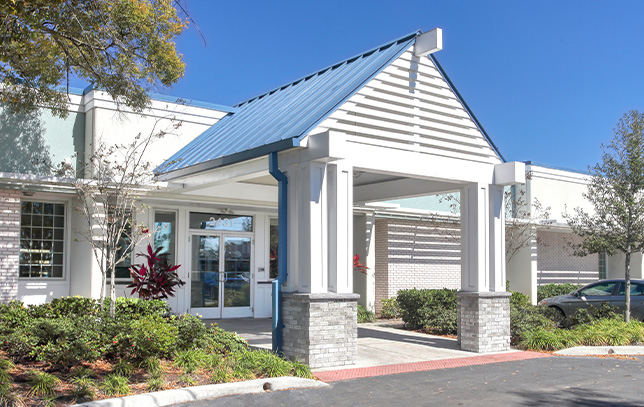 Exterior building of Evolve in Orlando with veterans drug rehab program Toms River